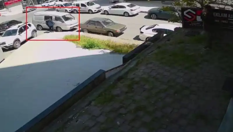 Aracını Çalmak İsteyen Hırsız Suçüstü Yakalandı: Olayın Detayları Şaşırtıyor!