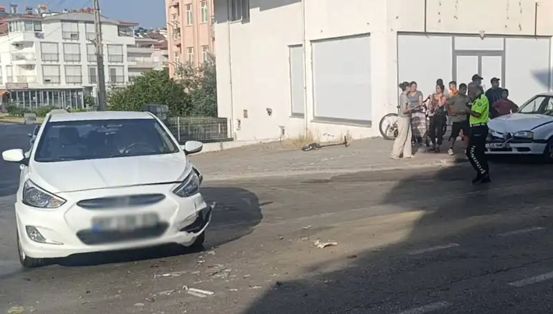 Antalya'da Feci Kaza: İki Otomobil Çarpıştı