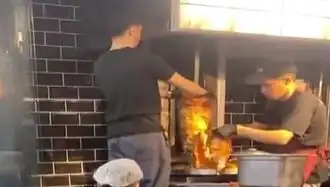 Pişmiş Tavuk Döner Üzerine Çiğ Et Koymakla Suçlanan Restoran Hakkında İnceleme Başlatıldı