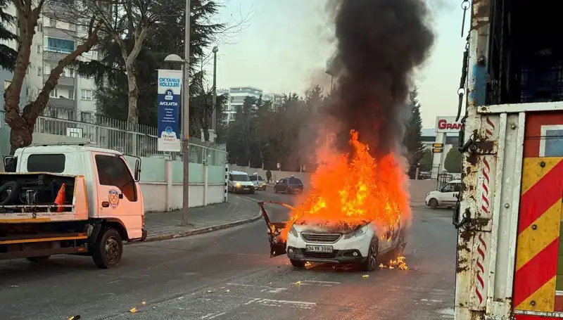 Alev Topuna Dönen Araç, Trafikte Korku Dolu Anlar Yaşattı