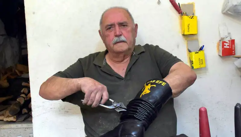 Tire’nin Usta Elleri: 64 Yıldır Sanatına Aşkla Bağlı Hasan Usta