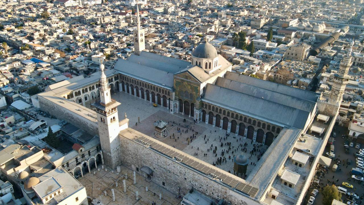 Suriye'de Halk, Özgürlüğün Ardından İlk Cuma Namazını Kıldı