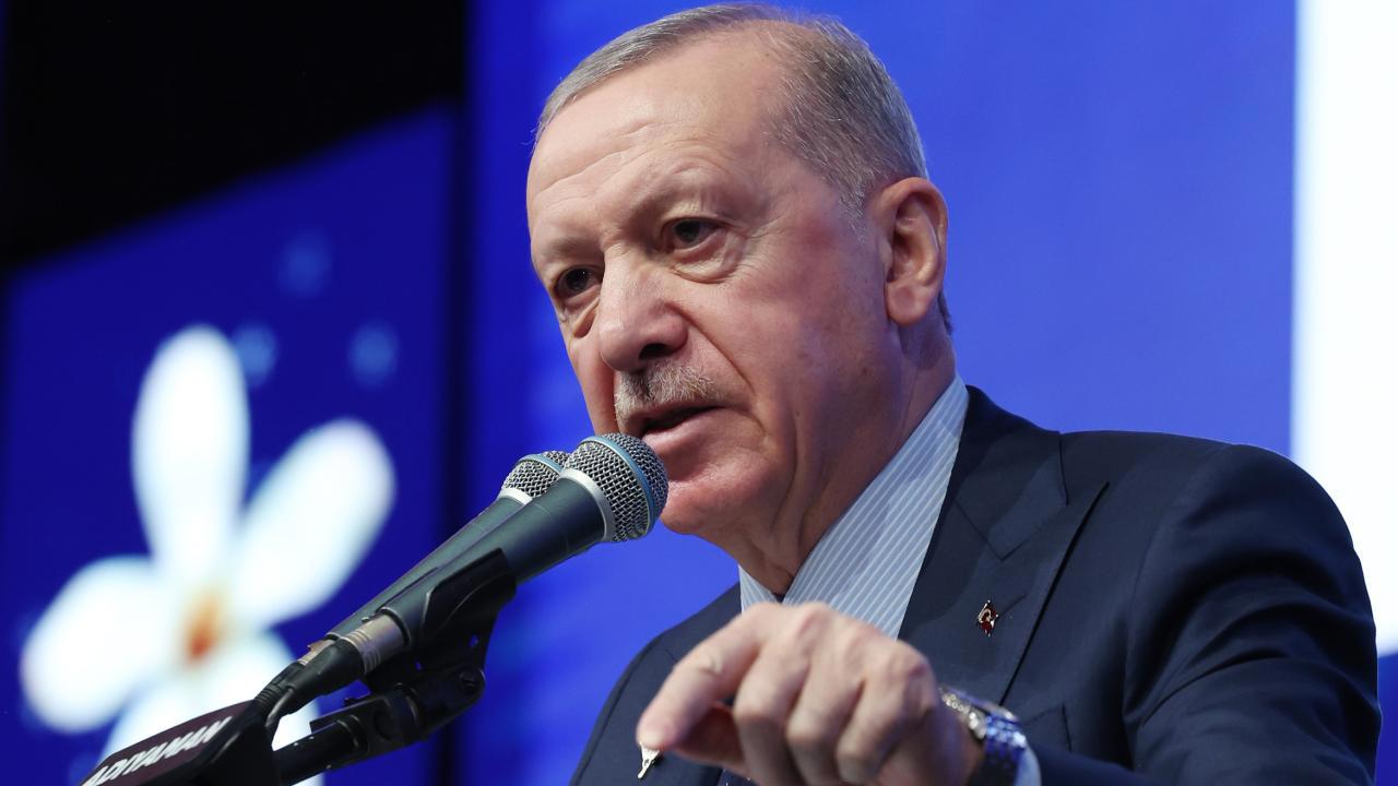 Erdoğan: Deprem Bölgesinde Evine Girmeyen Vatandaşlara Yardım Edevletiriyoruz