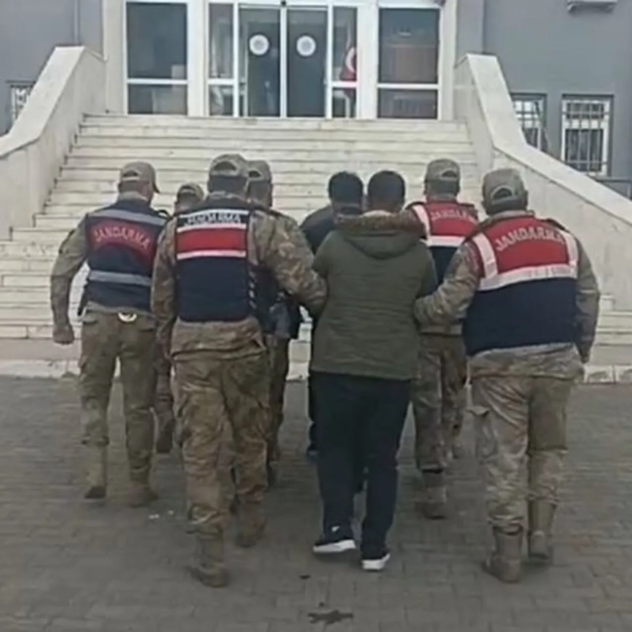 Göçmen Kaçakçılığı Operasyonu: 49 Organizatör Tutuklandı