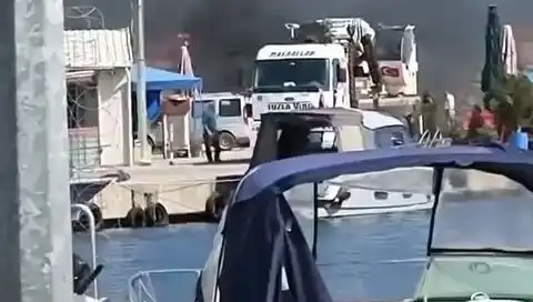 Tuzla’da Balıkçı Barınağında Patlayan Lastikler Yangına Sebep Oldu!