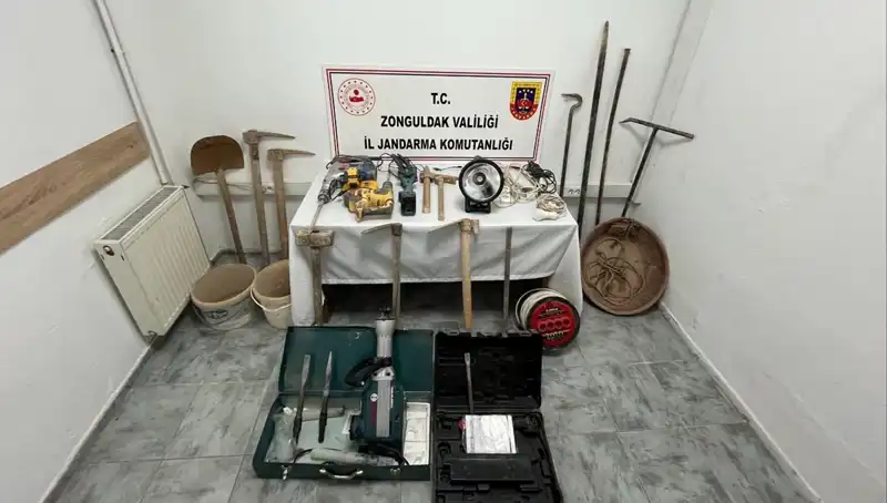 Çaycuma’da Kaçak Kazı Yaparken Yakalanan 5 Kişi Suçüstü
