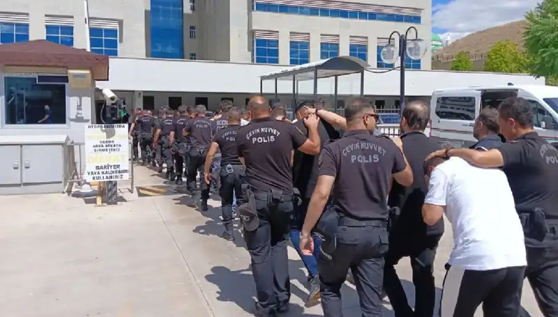 Ankara'da Tehdit Yoluyla Haraç Kesen Çeteye Büyük Operasyon! Avukatlar da Ağıra Düştü