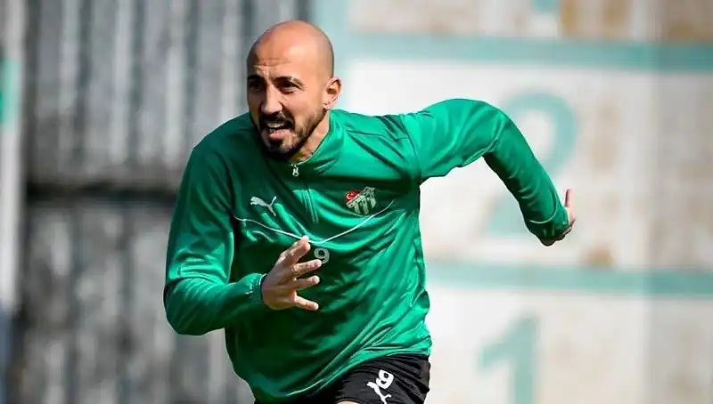 Milli Futbolcunun Kariyerinde Şok Gelişme: 2. Lig'e Mi Geçecek?