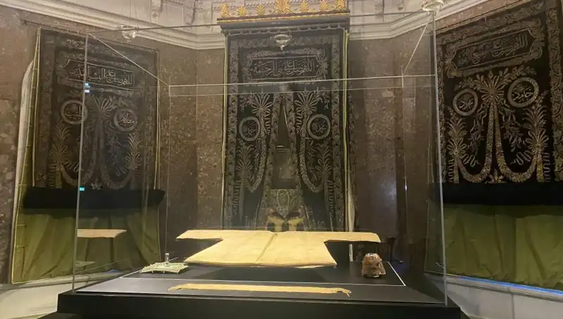 Hırka-i Şerif Ziyarete Açılıyor: Müslümanların Gözbebeği Yeniden Camide