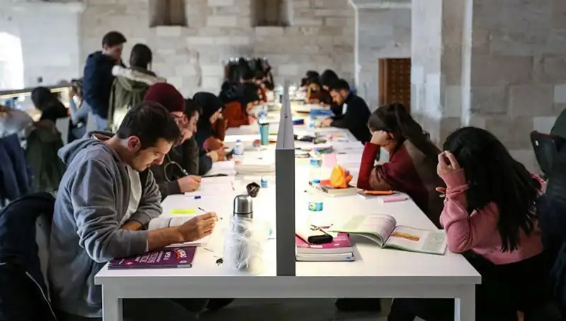 Üniversiteler Yeni Eğitim Dönemini Hangi Tarihte Başlatacak?