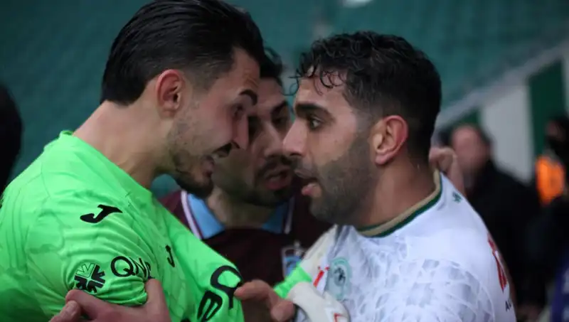 Konyaspor-Trabzonspor Maçında Sıcak Anlar: Uzatma Dakikalarında Çatışma Ortaya Çıktı