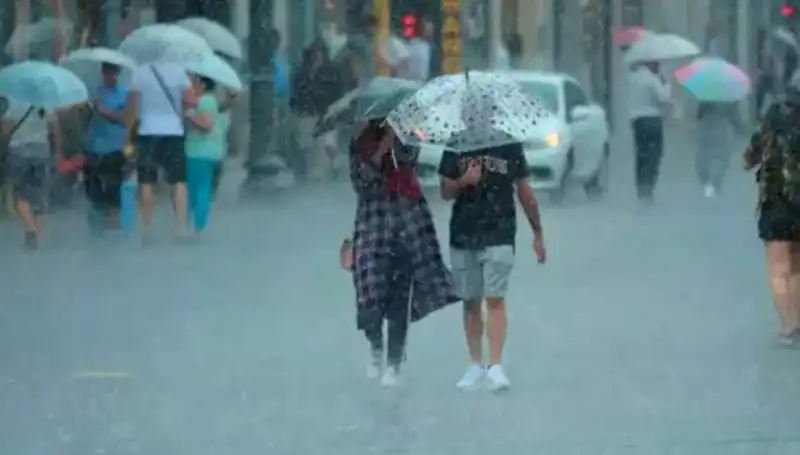 İstanbul'da Ani Hava Değişikliği: Yangın Bölgesine Kuvvetli Rüzgar ve Sağanak Yağış Geliyor