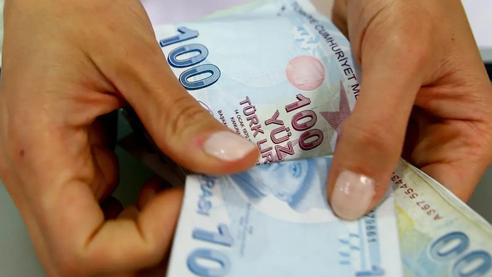 Üniversite Öğrencisi Olan Ailelere 5 Bin TL Destek: Başvurular Başladı