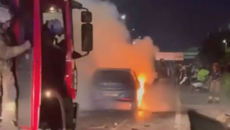 Otoyolda Bariyerlere Çarpan Araçta Korkutan Yangın: Detaylar