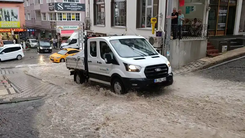 Aniden Gelen Sağanak: Şehirdeki Su Baskınları Hayatı Olumsuz Etkiledi