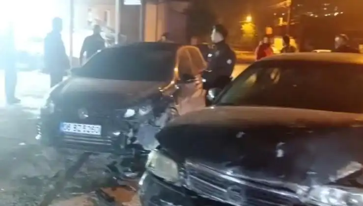 Çevirmeden Kaçarken Kaza Yapan Araç, Emniyet Şeridinde Kaldı!