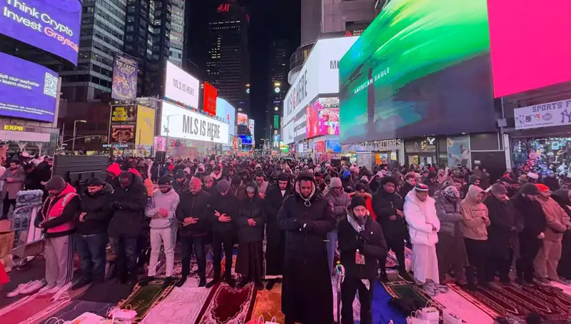 New York Times Meydanı’nda Teravih Namazı: Birlikte Olmanın Gücü