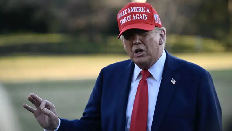 Trump’tan Kendini Öven Paylaşım: Ukrayna Krizi ve Askeri Stratejiler