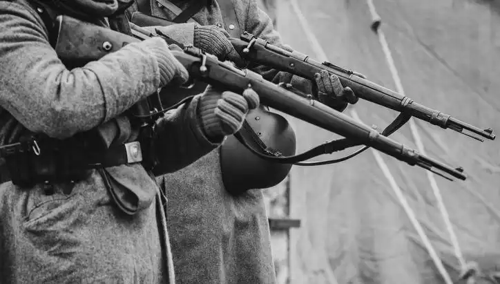 İngiliz İstihbarat Şefinin Ailesindeki Şok Edici Nazi Geçmişi Ortaya Çıktı