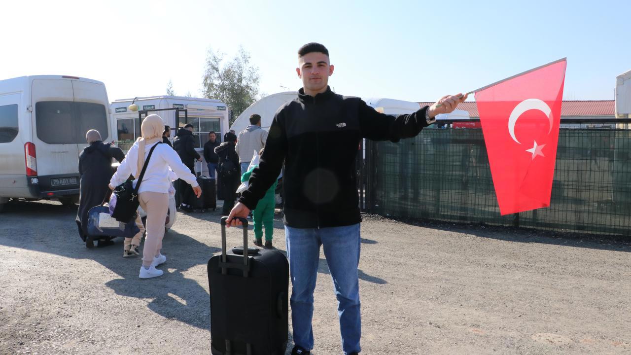 Türk Bayrağıyla Dönen Abdulkadir'den Sürpriz Karar!