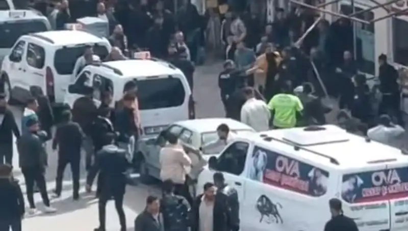 Erciş’te Taşlı Sopalı Kavga: 7 Kişi Gözaltında!
