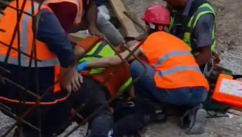 Adana'daki İnşaat Kazasında İki İşçi Yaralandı: Olayın Ayrıntıları