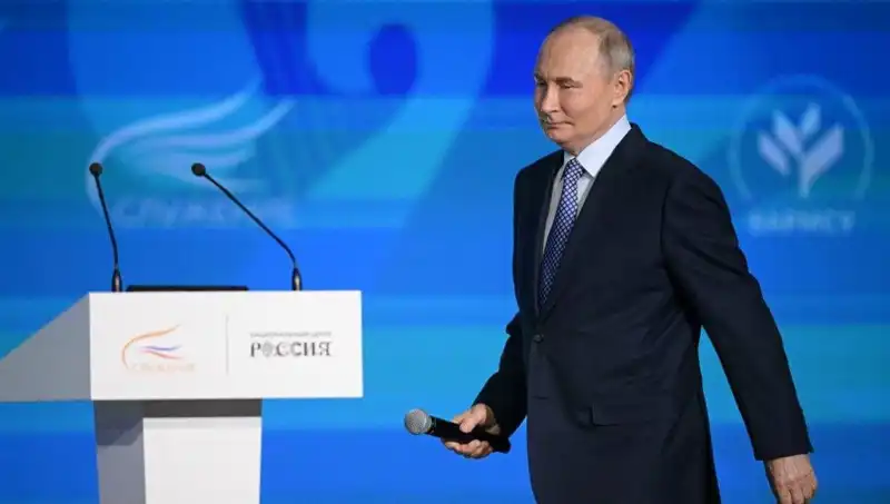 Rusya'da Yeni "Yabancı Ajan" Yasası: Putin'in Kararı Ne Anlama Geliyor?