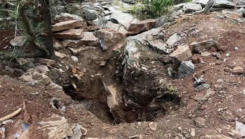 Eski Vali ve Emekli Albay Define Ararken Yakalandı: Olayın Ardındaki Gerçekler
