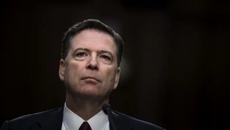 FBI'ın Eski Şefi'nden Trump'a Tartışmalı Gönderi: Tehdit Mi, Yoksa İpuçları mı?