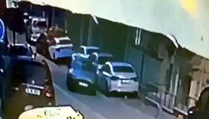Esenyurt'ta Park Halindeki Araçlara Çarpıp Kaçan Sürücü Aranıyor