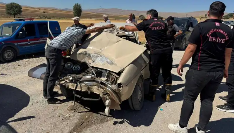 Kahramanmaraş'ta Kamyonet ve Otomobil Çarpıştı: Feci Kaza Ayrıntıları!