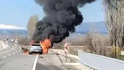 Kütahya'da Seyir Halindeki Otomobil Alev Alev Yandı: Kaza ve Yangının Sebepleri Ortaya Çıktı
