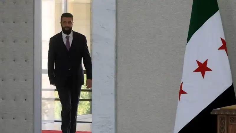 Paris'te Şara-Macron Zirvesi: Fransa'nın Yeni Suriye Planları Belli Oldu