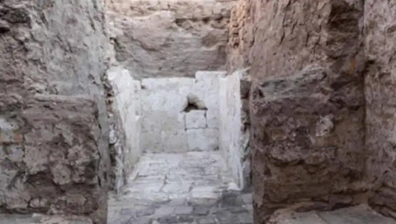 Mısır'da Sırlarla Dolu 3,500 Yıllık Kraliyet Mezarı Keşfedildi!