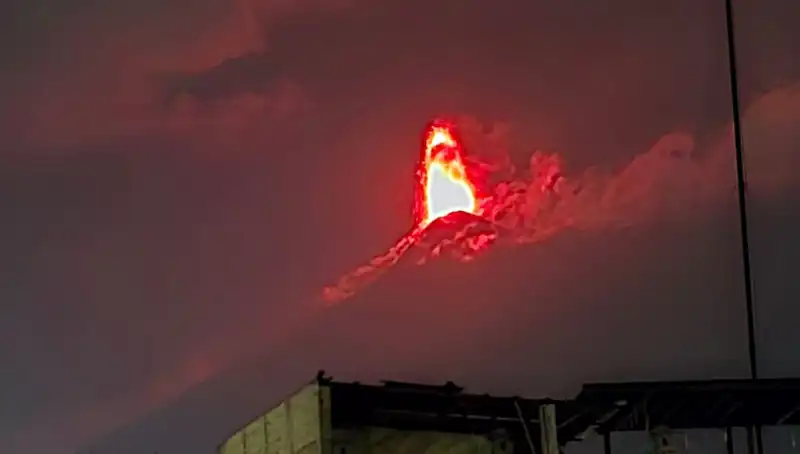 Fuego Yanardağı Patladı: 30 Bin Kişiye Tahliye Tehdidi