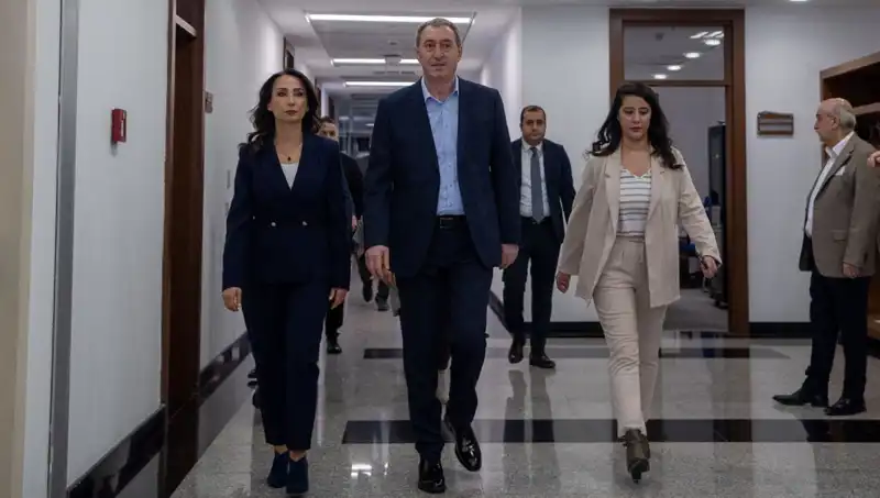 DEM Parti Heyeti, Siyasi Partilerle Kurduğu İletişimi Güçlendiriyor