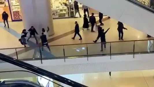 İstanbul'daki AVM'de Sarsıcı Kavga: Güvenlik Önlemleri Yetersiz mi?