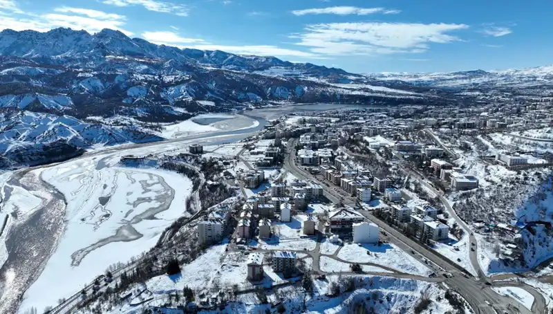 Tunceli'de Kar Tüm Erişim Yollarını Kapatırken, Hayat Durma Noktasına Geldi