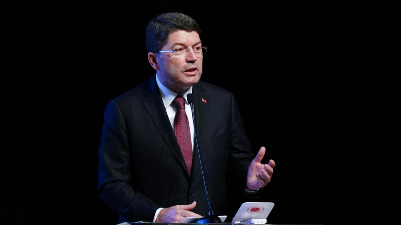 Bakan Tunç'tan yangınla ilgili açıklama: Adli soruşturma başlatıldı