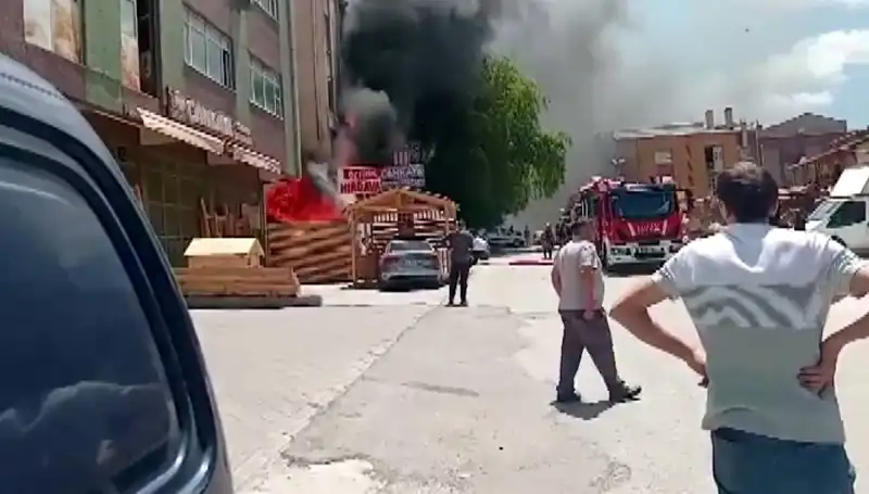 Ankara'da Yangın Paniği: İş Yerlerinde Eş Zamanlı Alevler Yükseldi