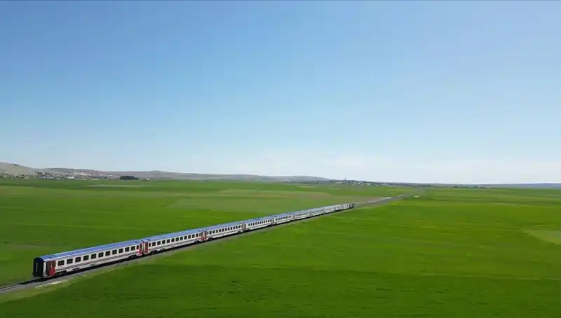 Diyarbakır Ekspresi'nin İlk Durağı: Malatya'ya Yolculuk Başlıyor!