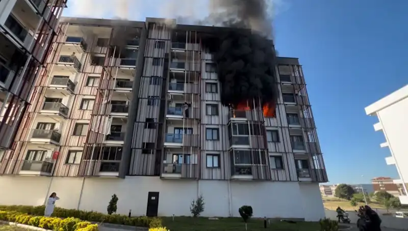 Çanakkale'deki Korkunç Yangın: Sabaha Karşı Panik Ve Kaos Yaşandı