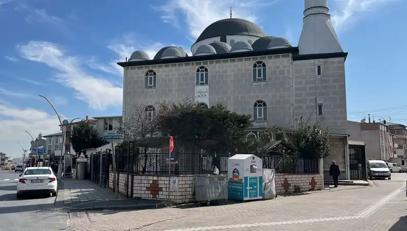 Cami Tuvaletinde Bulunan Gizemli Ceset: Şok Eden Detaylar