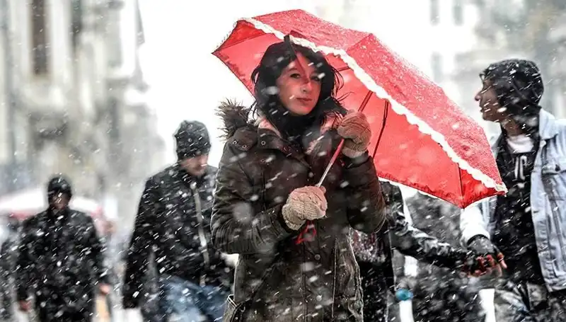 İstanbul’u Bekleyen Soğuk Hava Dalgası: Sıcaklık Birden 20 Derece Düşüyor!