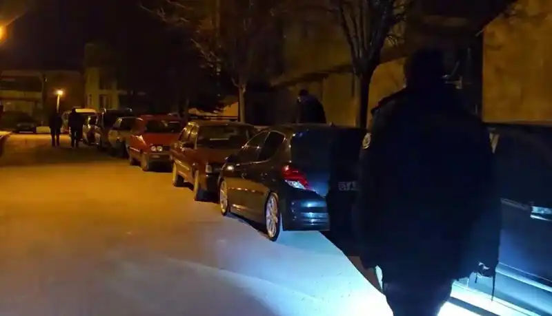 Park Halindeki Araçlara Saldırı: Şehirdeki Gizli Çizgi Roman Kahramanları mı Var?