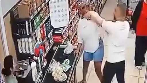 Marketteki Kasa Sırasında Yaşanan Saldırı Şok Etti: Kadına Çocukların Önünde Saldırdı