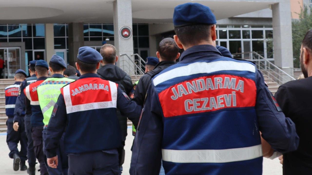 Türkiye genelinde 20 ilde gerçekleştirilen Narkokapan operasyonunda 34 kişi tutuklandı.