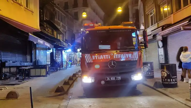 Beyoğlu'nda Gizemli Asansör Boşluğu Kazası: Müşteri Yaralandı