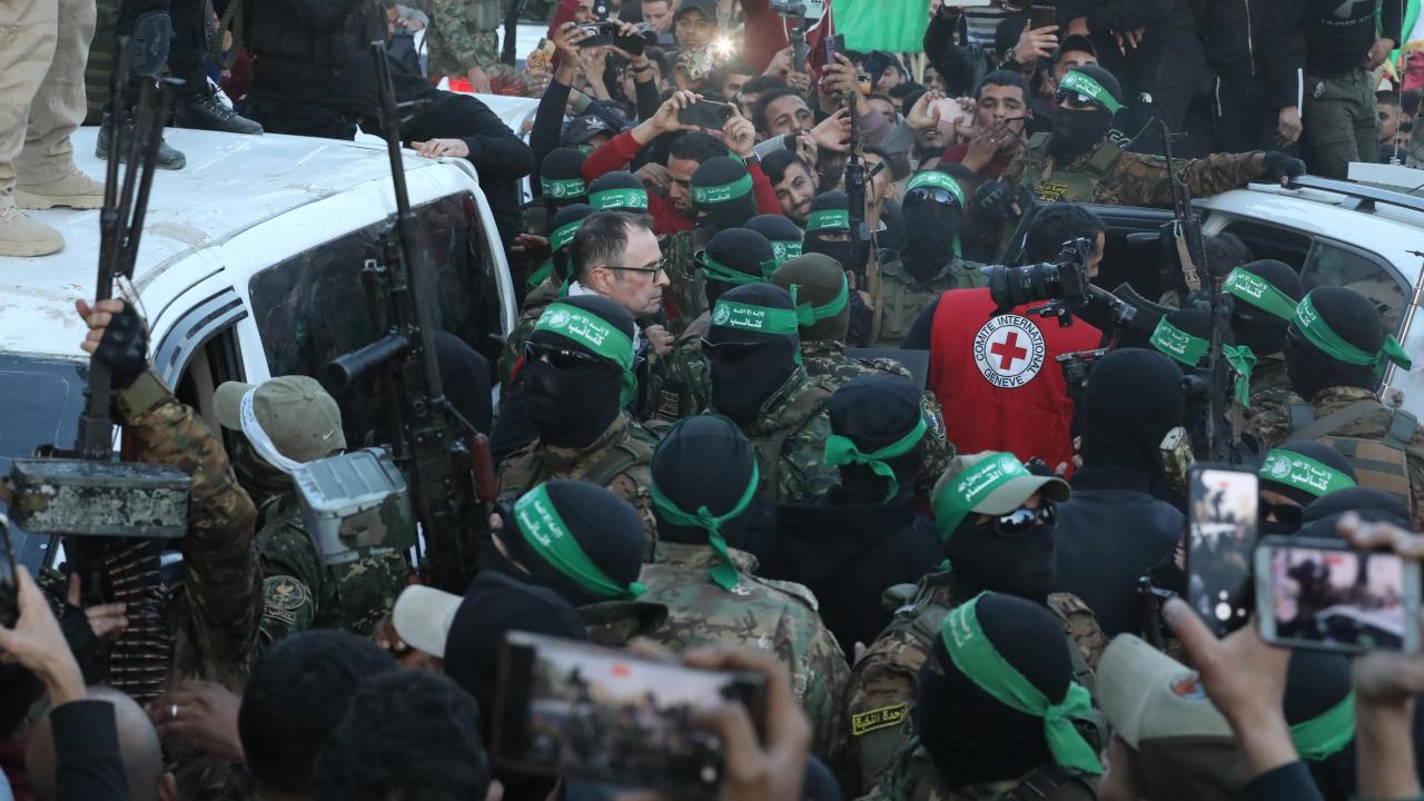 Hamas 3 İsrailli Kadın Esiri Kızılhaç'a Teslim Etti