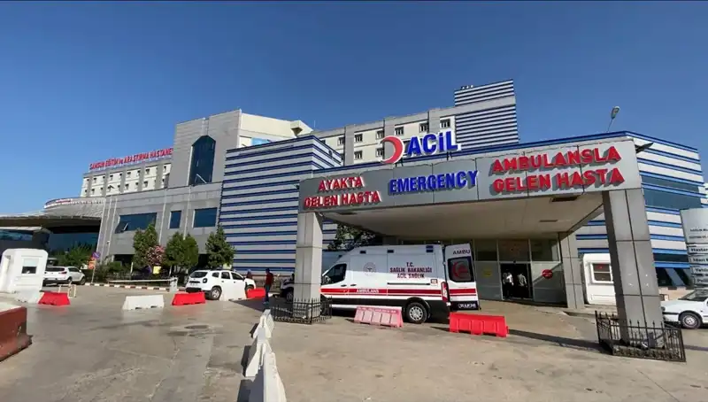 Zehirli Tavuk Skandalı: 225 İşçi Hızla Taburcu Edildi